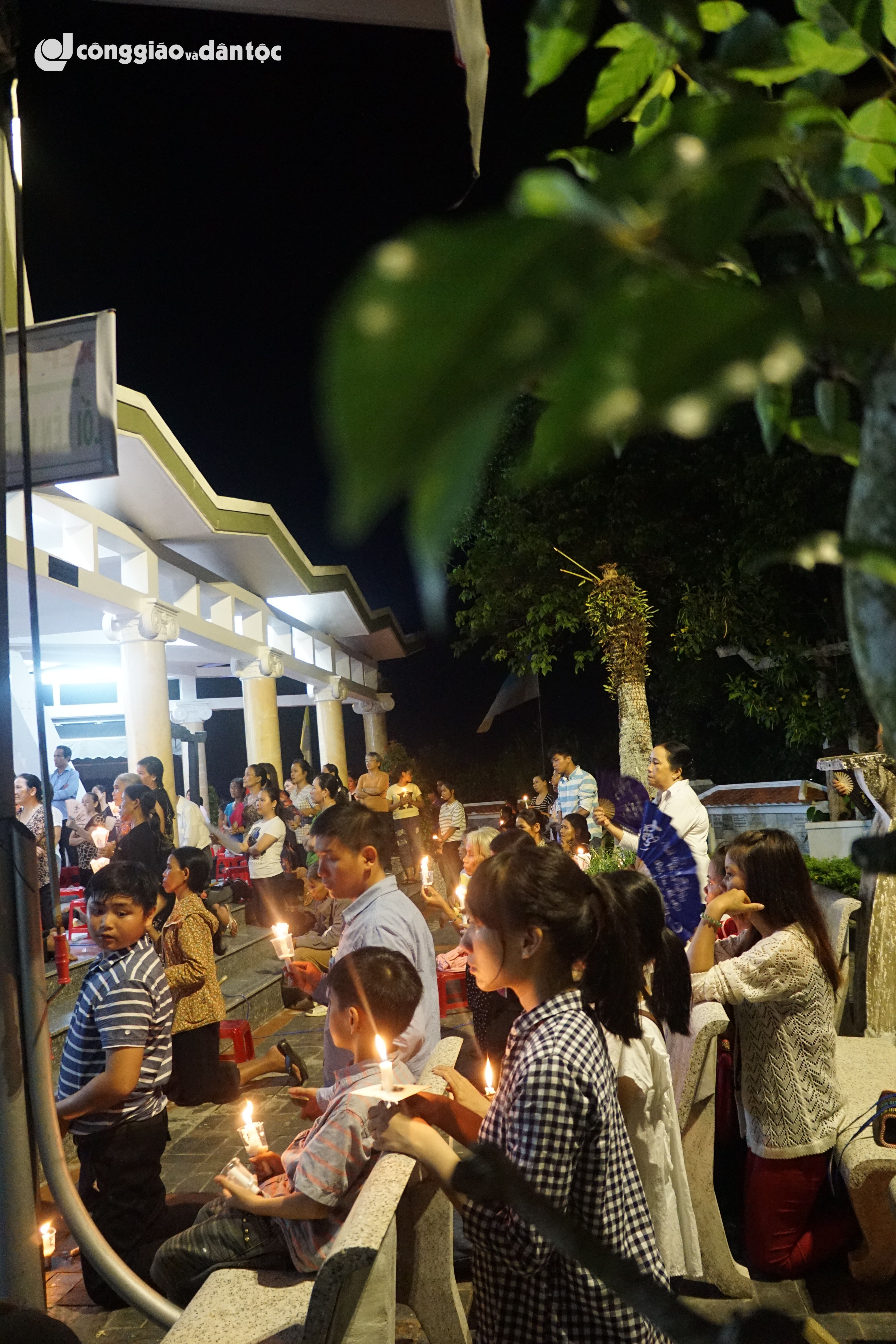 Cung nghinh Thánh Thể tại Trà Kiệu