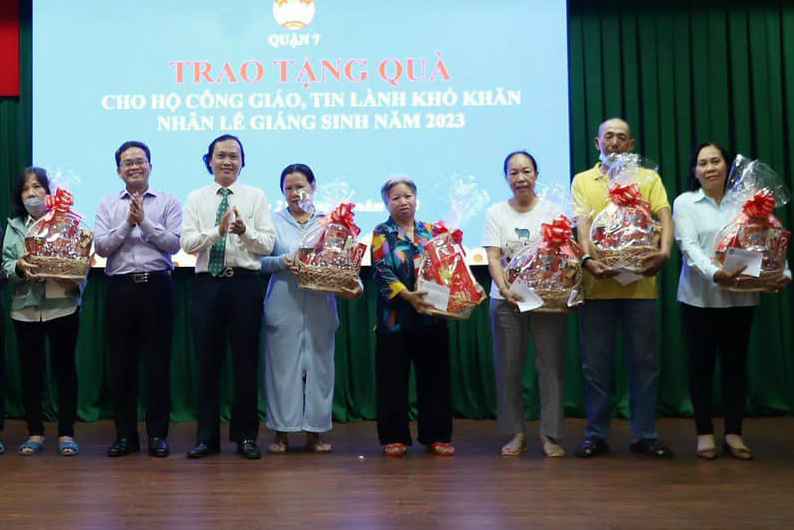 Món quà sẻ chia dịp lễ Giáng Sinh