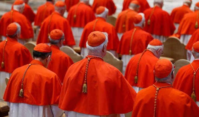 Giảm phụ cấp của các hồng y làm việc ở Vatican