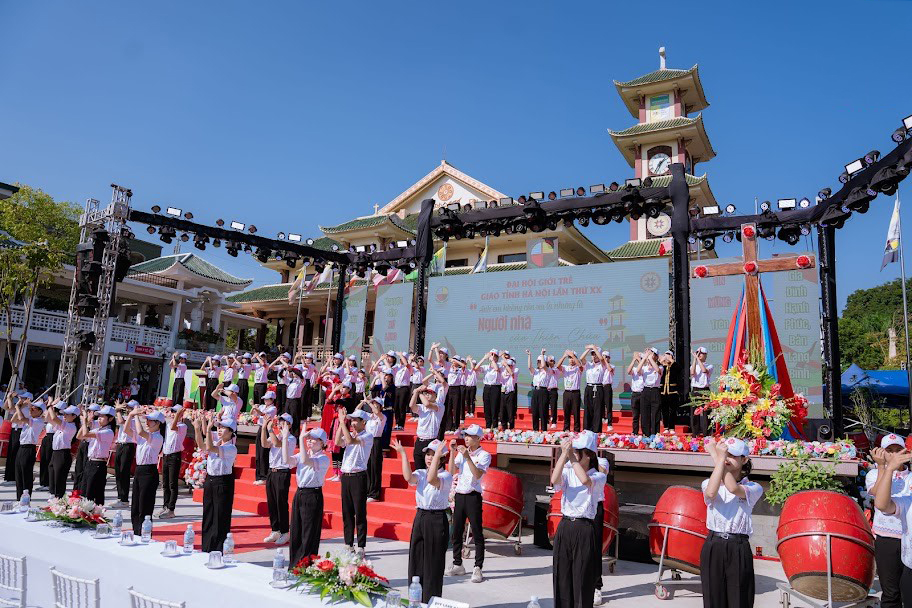 Người trẻ hãy thật đáng yêu và đừng để bị khinh thường