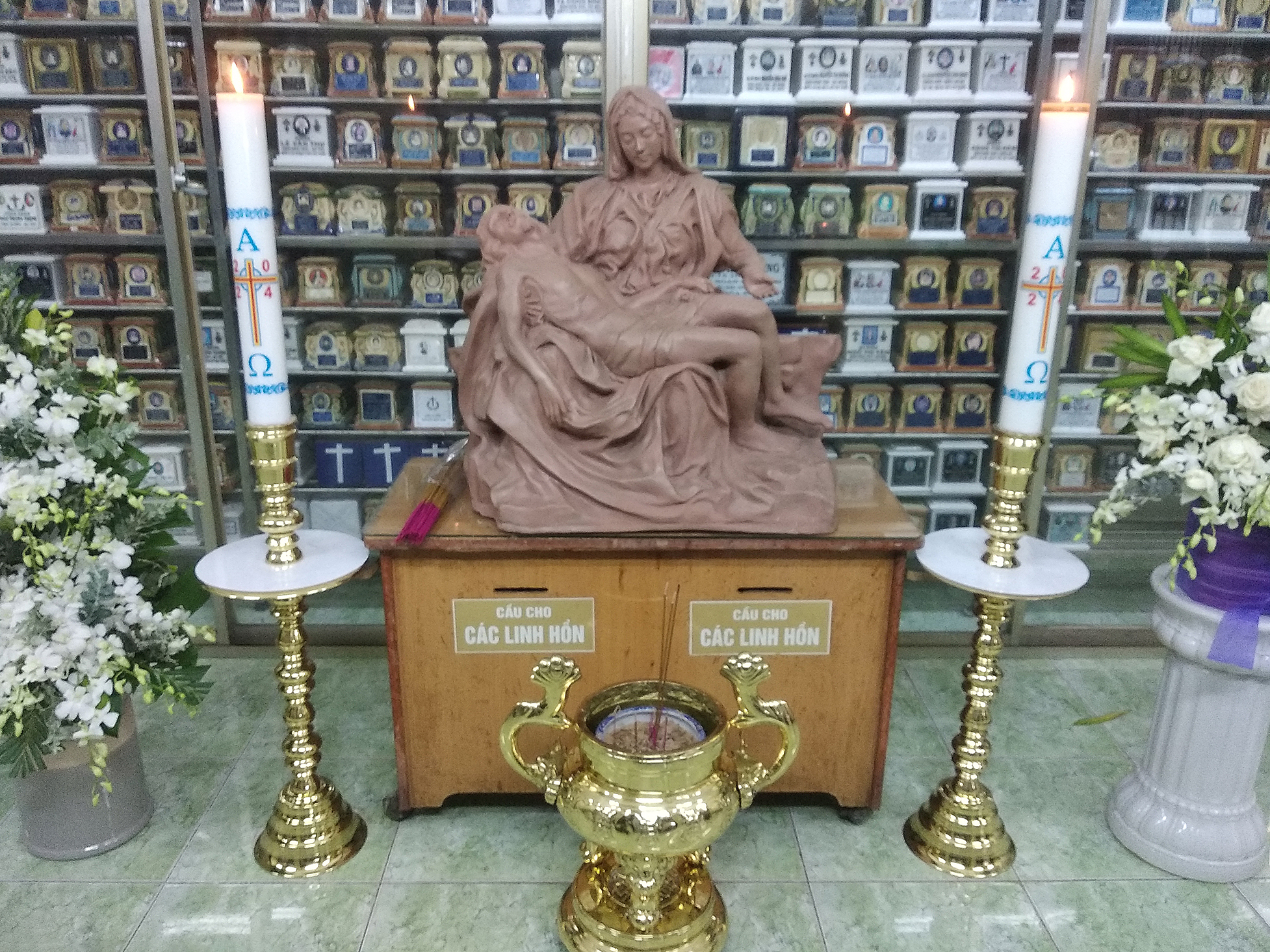 Nhà chờ Phục Sinh để người chết được “nhẹ nhàng” và người sống được thoải mái