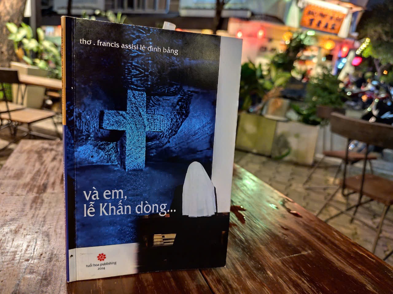 Lỗi hẹn trong “Và em, lễ khấn dòng”