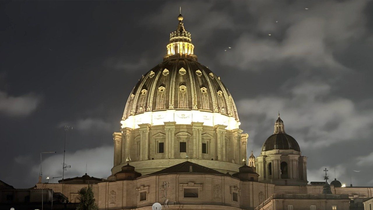 Bên trong Tổng đài  Vatican
