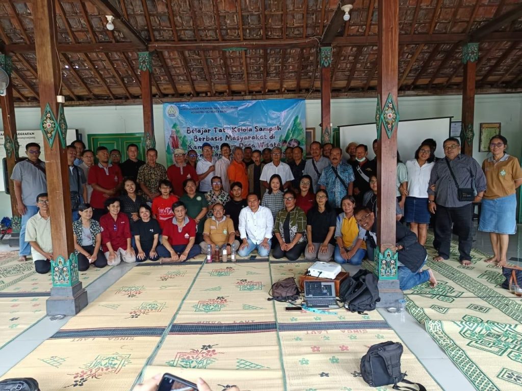 dan lang Karangtanjung.jpg (183 KB)