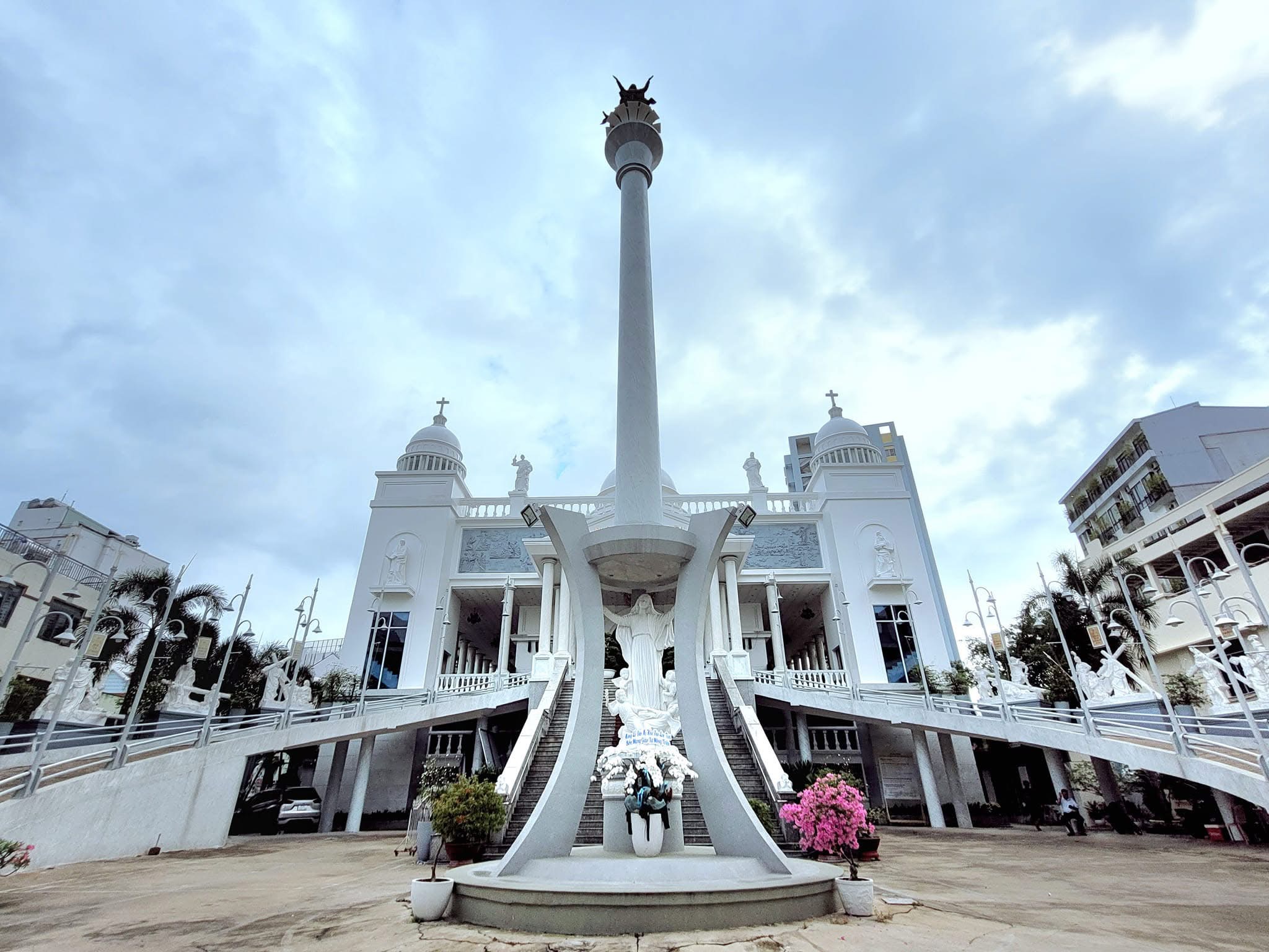 Ngôi thánh đường mang dáng dấp Ðền Thánh Phêrô giữa Sài Gòn