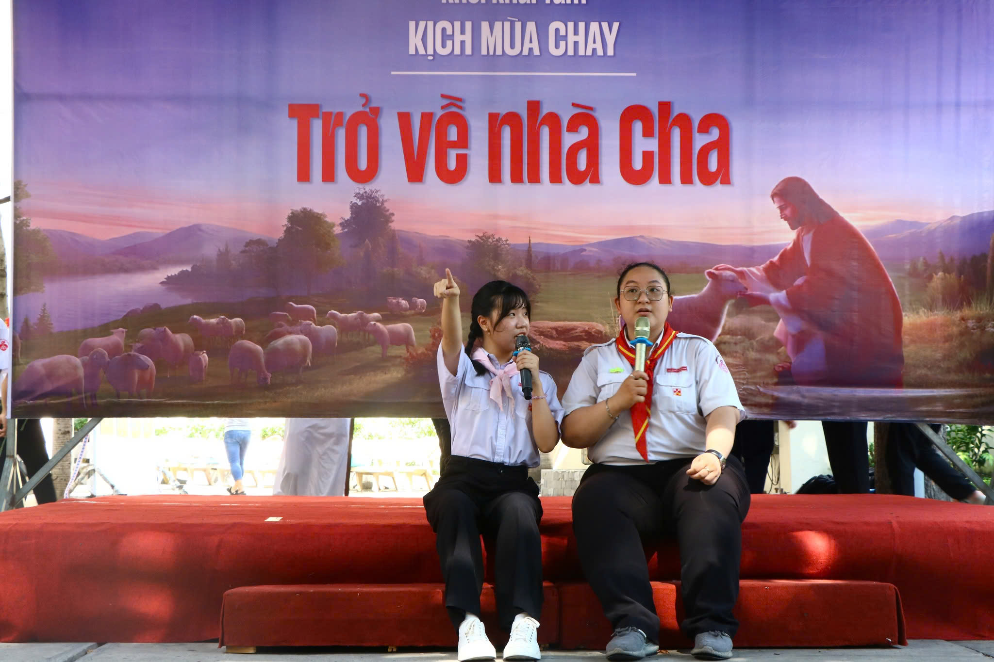 hinh 1_Em hoc biet Chua.jpg (409 KB)