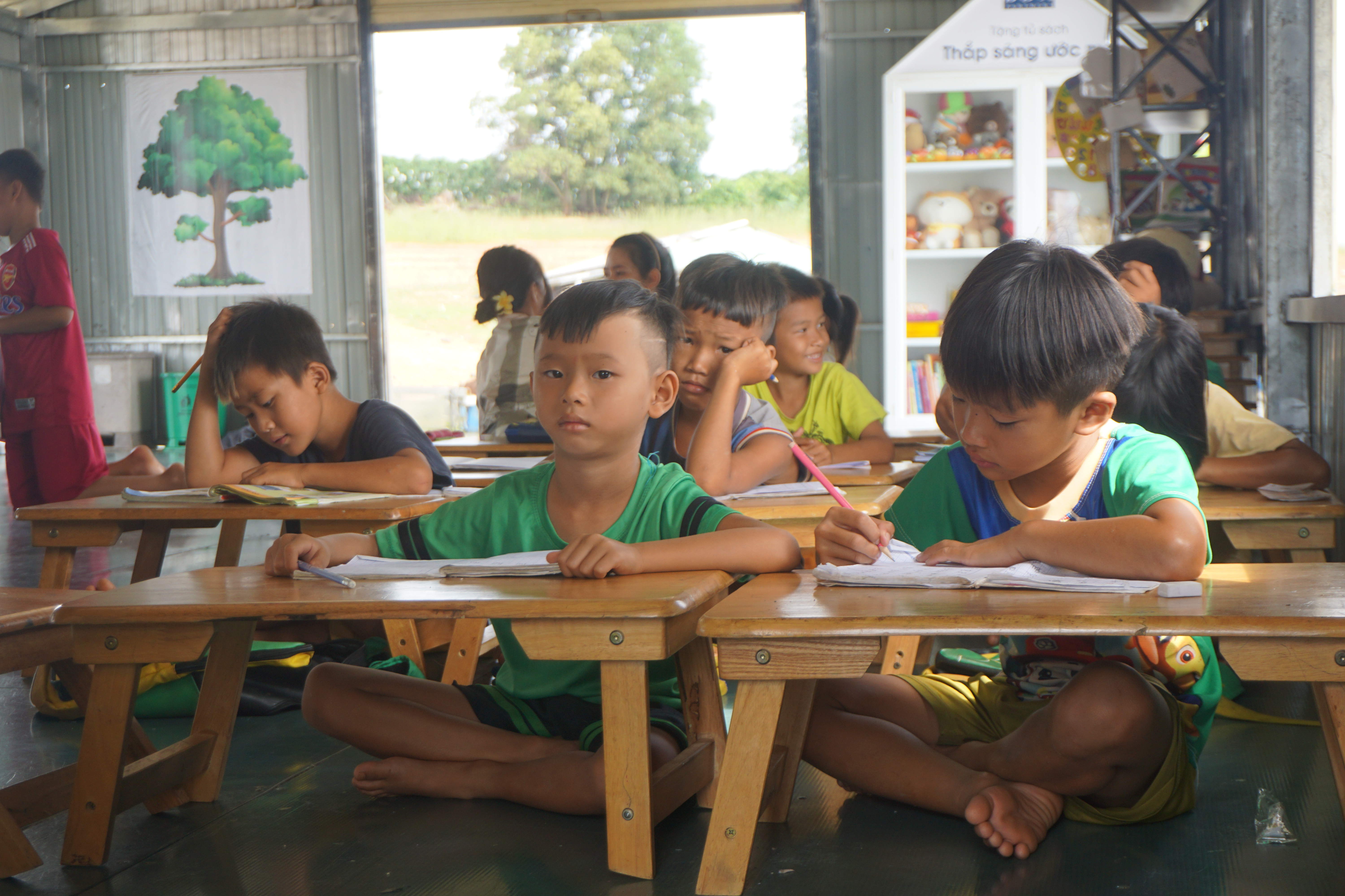 Lớp học “Con Cá” giữa hồ