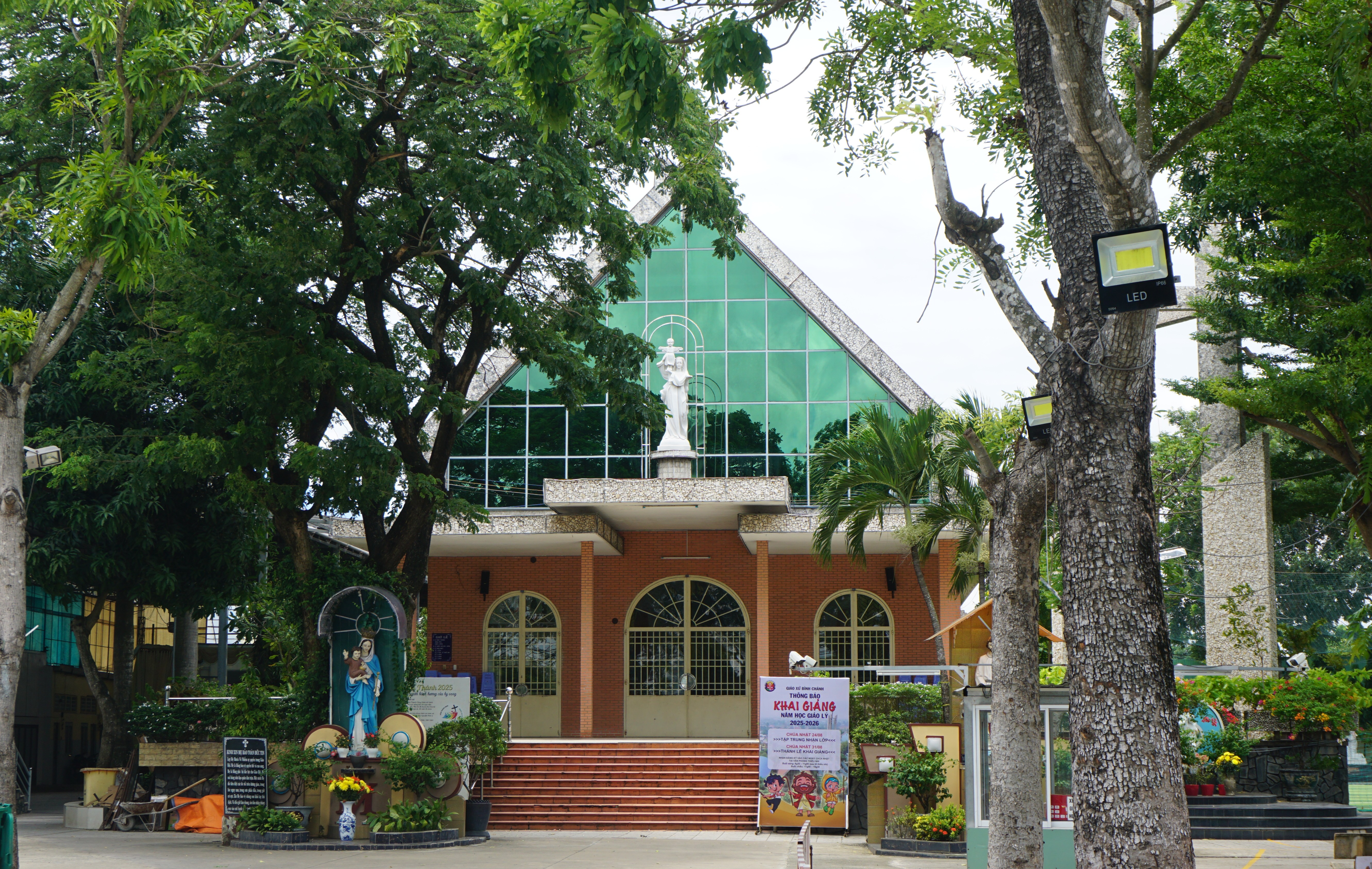 Xứ đạo ở ranh giới hai tỉnh thành