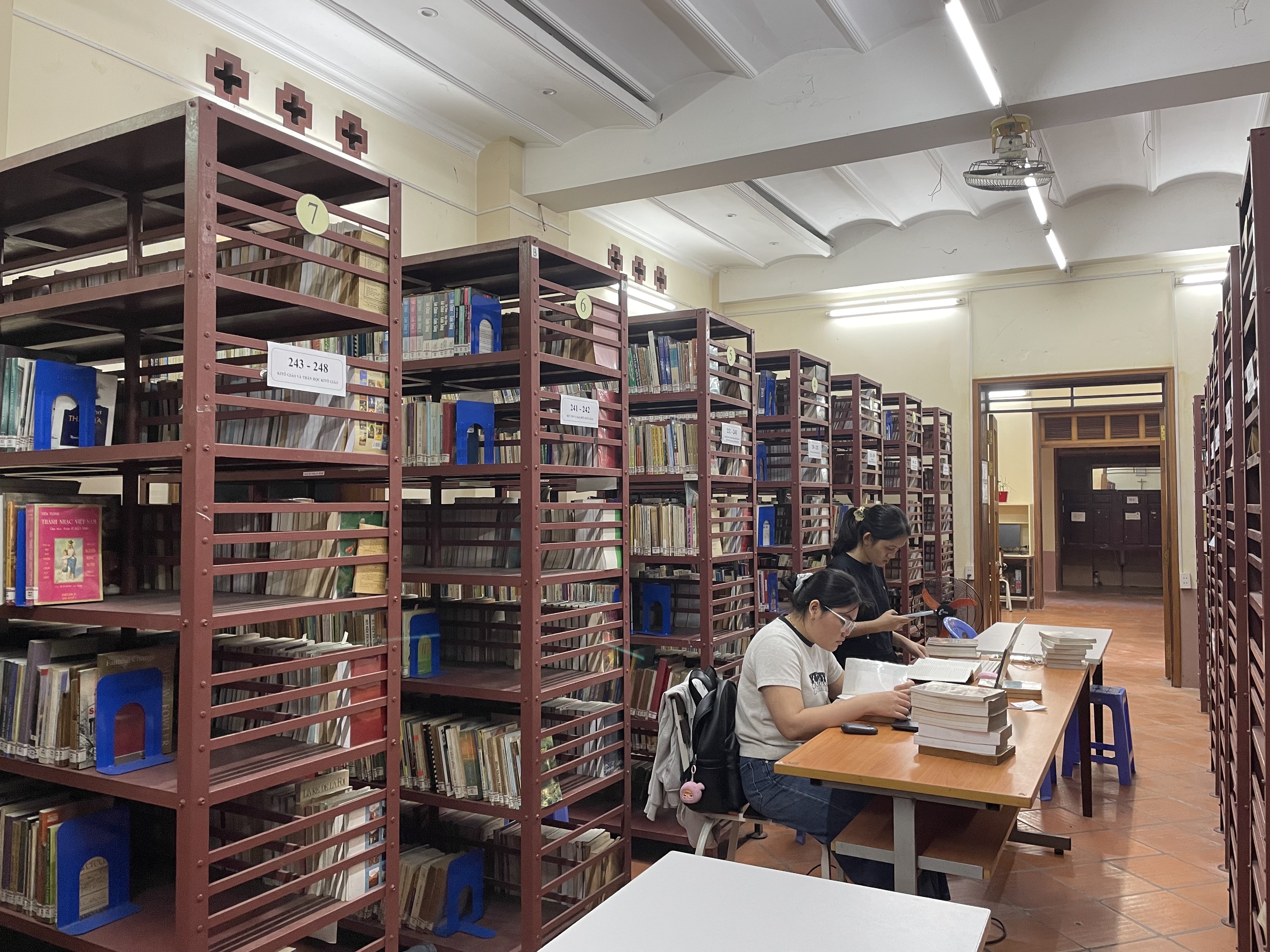 Góc thư viện giữ gìn tri thức ở Sài Gòn