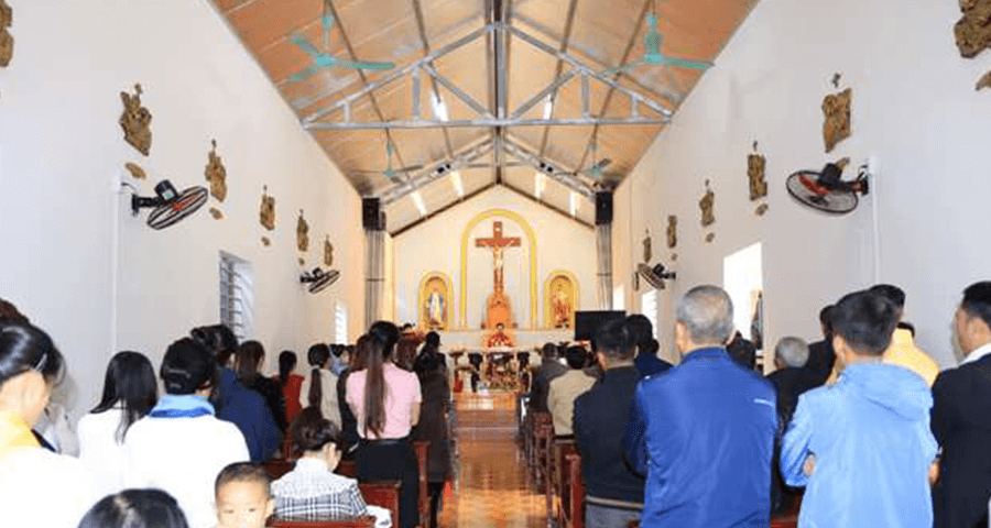 Nhà trọ và nhà thờ
