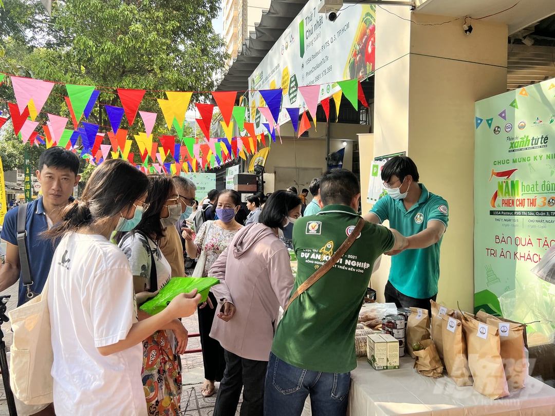 Sài Gòn có một phiên  chợ xanh tử tế