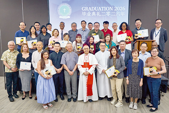 Hồng y William Goh và các học viên tốt nghiệp thần học.jpg (367 KB)