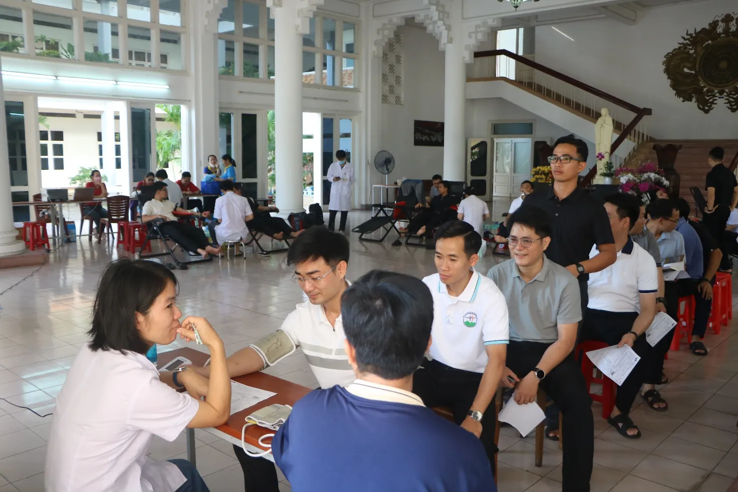 Chủng sinh Đại Chủng viện Sao Biển hiến máu tình nguyện