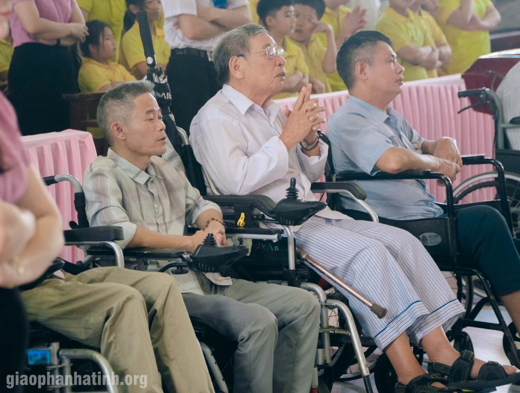 Đỡ nâng tinh thần người khuyết tật