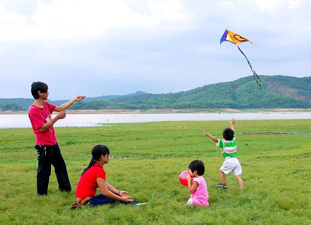 Nghỉ hè, phụ huynh tất bật tìm nơi gửi trẻ